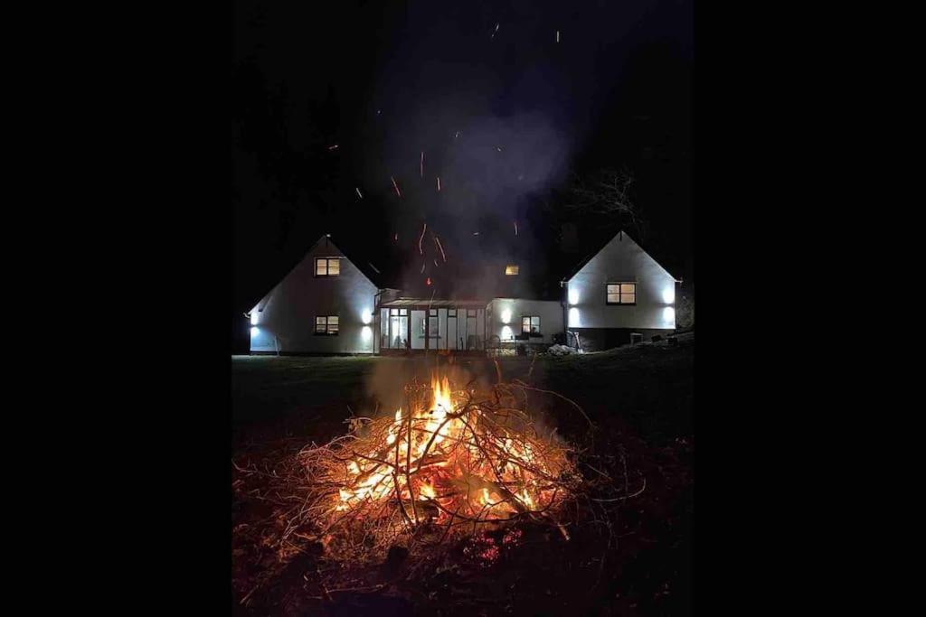 Bear Cottage, Tyn Y Cwm Eglwys-Fach Dış mekan fotoğraf